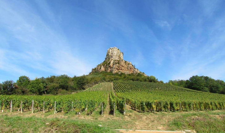 Balade De Solutre Pouilly 71 Sentier De La Roche De Solutre Balade Randonnee Pres De Chez Vous